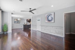 5043 Victoria Avenue photo 4