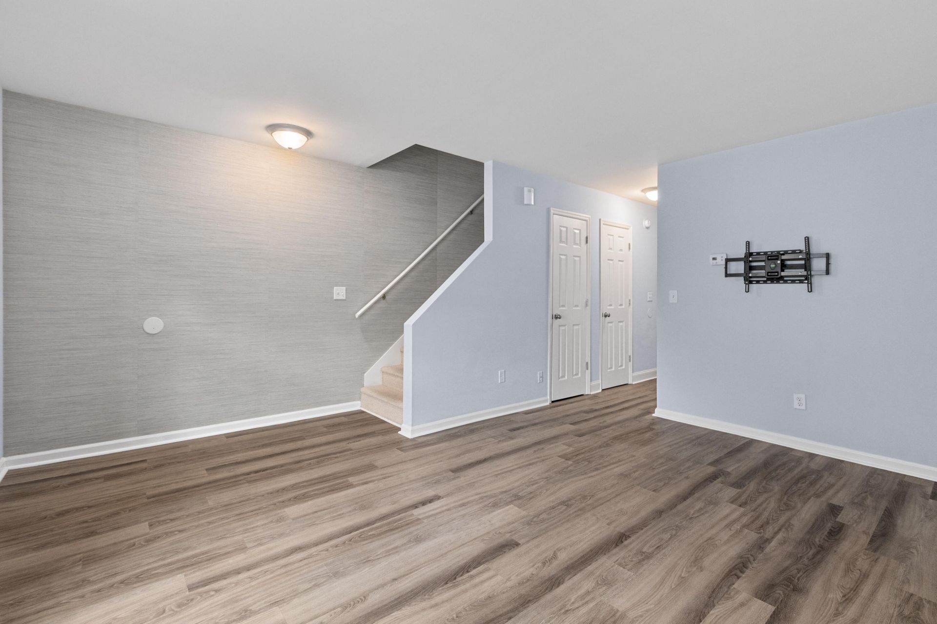 1521 Nantahala Boulevard Photo 4