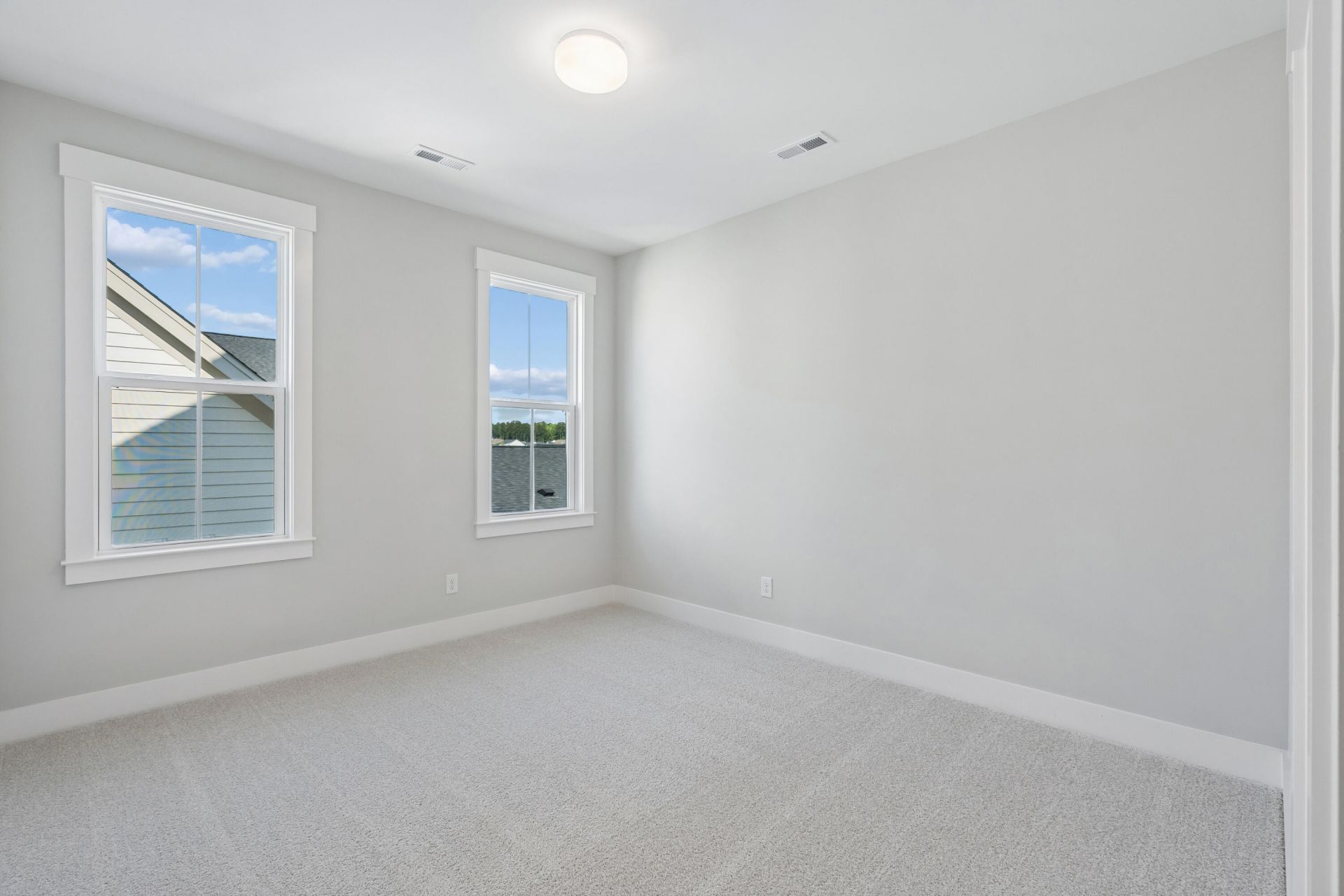 744 Blueway Avenue Photo 34