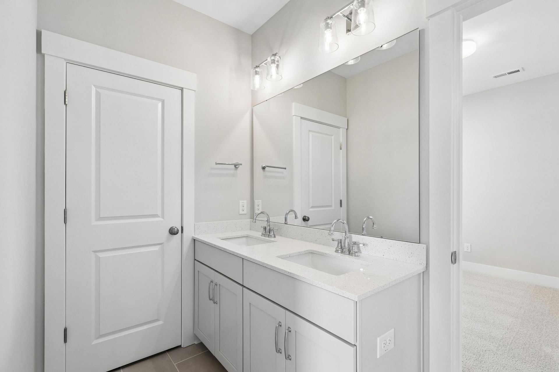 744 Blueway Avenue Photo 36