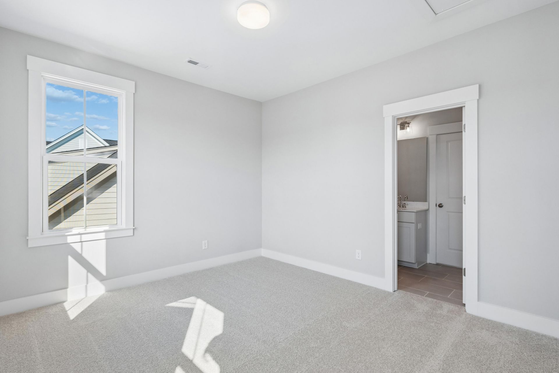 744 Blueway Avenue Photo 40