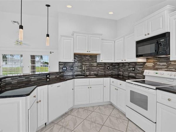 827 SW 29th TER , CAPE CORAL, FL 33914