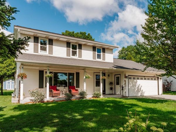 8351 S Deer Ridge PASS, Oak Creek, WI 53154