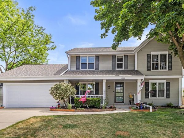 1923 Cliff-Alex COURT N, Waukesha, WI 53189