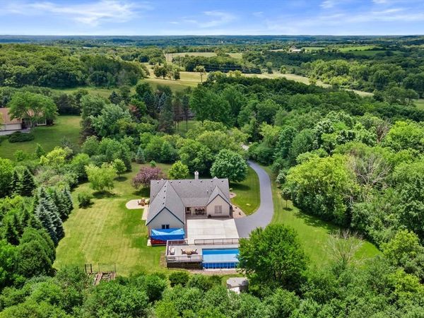 N2W29732 Blodwen DRIVE, Waukesha, WI 53188