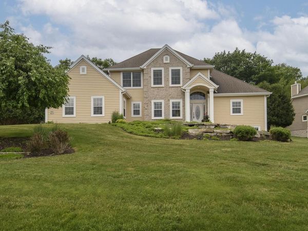 W291N4273 Prairie Wind CIRCLE N, Pewaukee, WI 53072