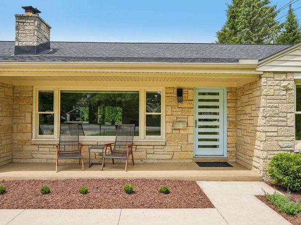 6421 N Lake DRIVE, Fox Point, WI 53217