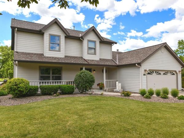 14335 W Meadowshire COURT, New Berlin, WI 53151