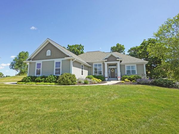 W279N8618 Twin Pine CIRCLE, Hartland, WI 53029