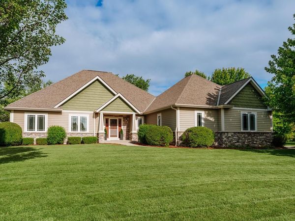 W193N5889 Canary DRIVE, Menomonee Falls, WI 53051