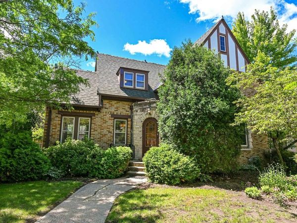 6625 W Grant STREET, West Allis, WI 53219