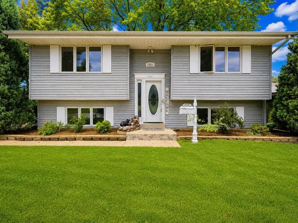 1551 W Goldcrest AVENUE, Milwaukee, WI 53221