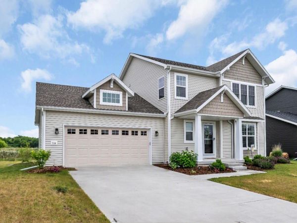 758 Burr Oak COURT, Oconomowoc, WI 53066