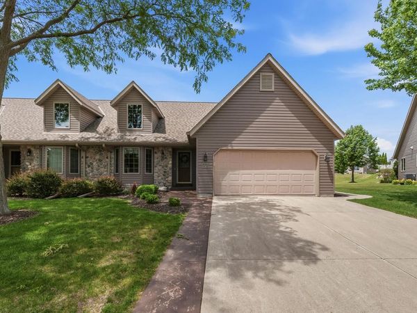 W203N16151 Pin Oak CIRCLE, Jackson, WI 53037