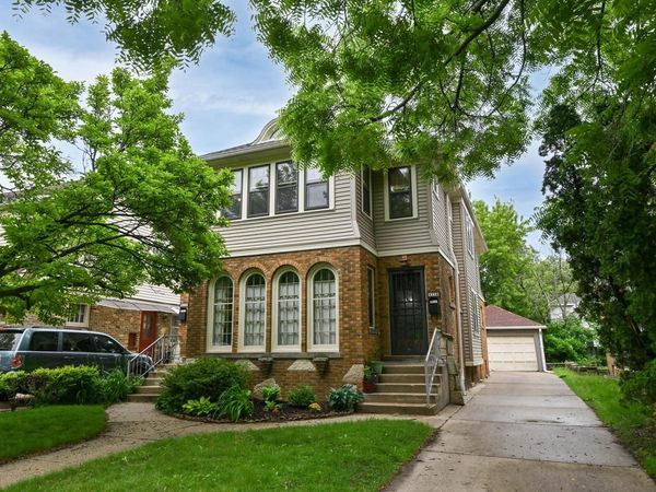 4116 N Woodburn STREET, Unit 4118, Shorewood, WI 53211