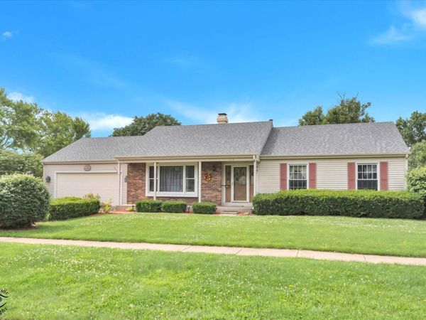 120 Strawberry Lane, Yorkville, IL 60560