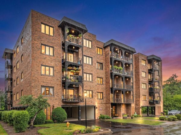 9382 Landings Lane , Unit K307, Des Plaines, IL 60016