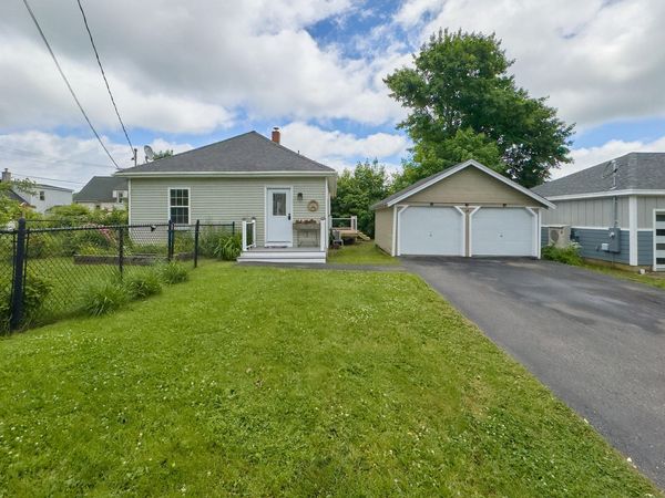39 Knott Street, Rockland, ME 04841