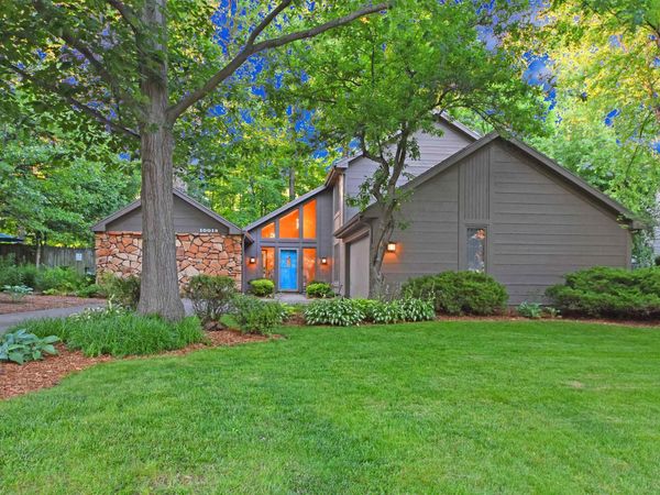 10018 Woodstream Drive, Fort Wayne, IN 46804