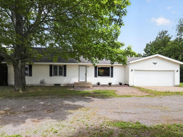 61384 Oak Road, South Bend, IN 46614
