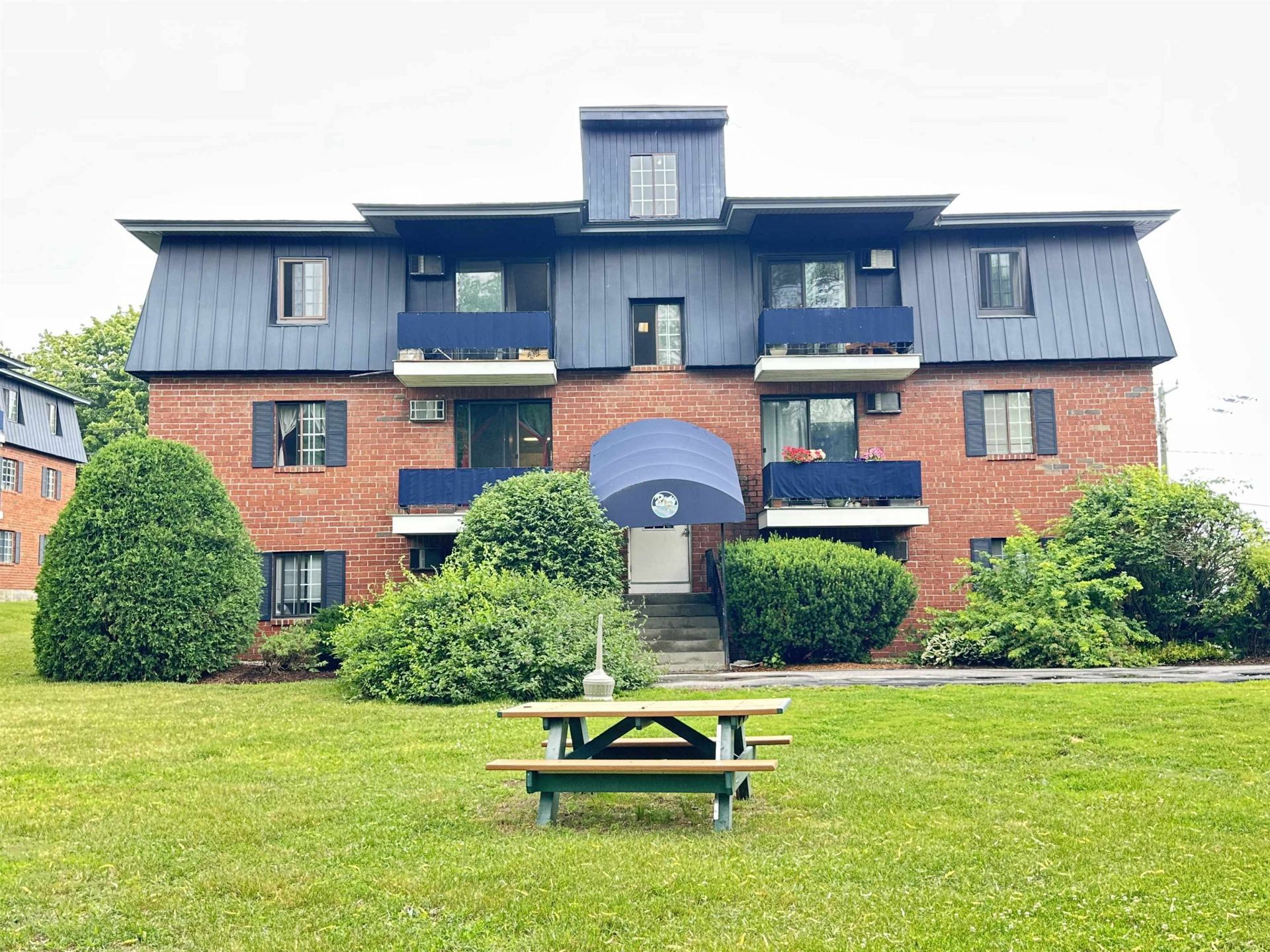 34 Dunbarton Road, Unit 2D, Manchester, NH 03102 Main Photo