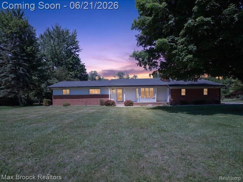 26159 Meadowview Drive, Farmington Hills, MI 48331 Main Photo