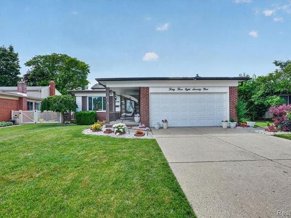 33879 Brookshire Drive, Sterling Heights, MI 48312