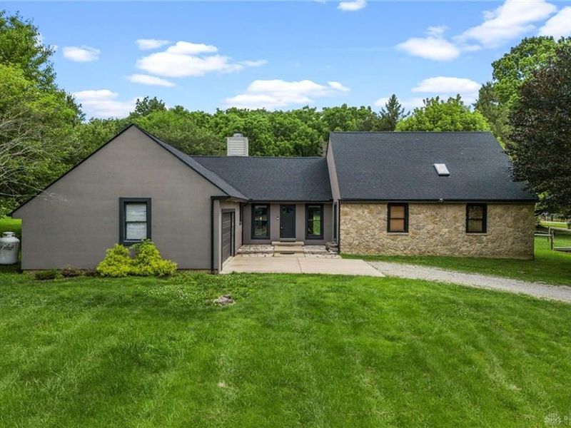 3066 Sears Road, Spring Valley Township, OH 45370 Photo 2