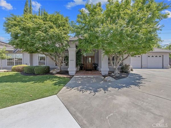 2833 E Laura Court, Visalia, CA 93292