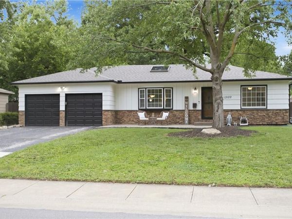13122 Logan Lane, Lenexa, KS 66215