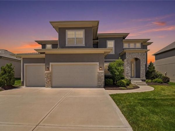 318 NW Ambersham Drive, Lee's Summit, MO 64081
