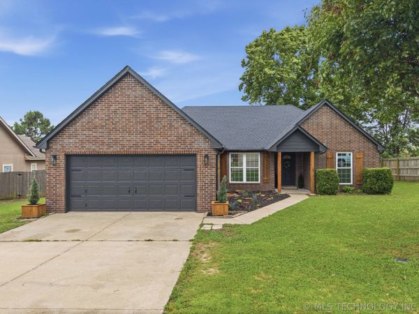 1004 W Beech Street, Skiatook, OK 74070