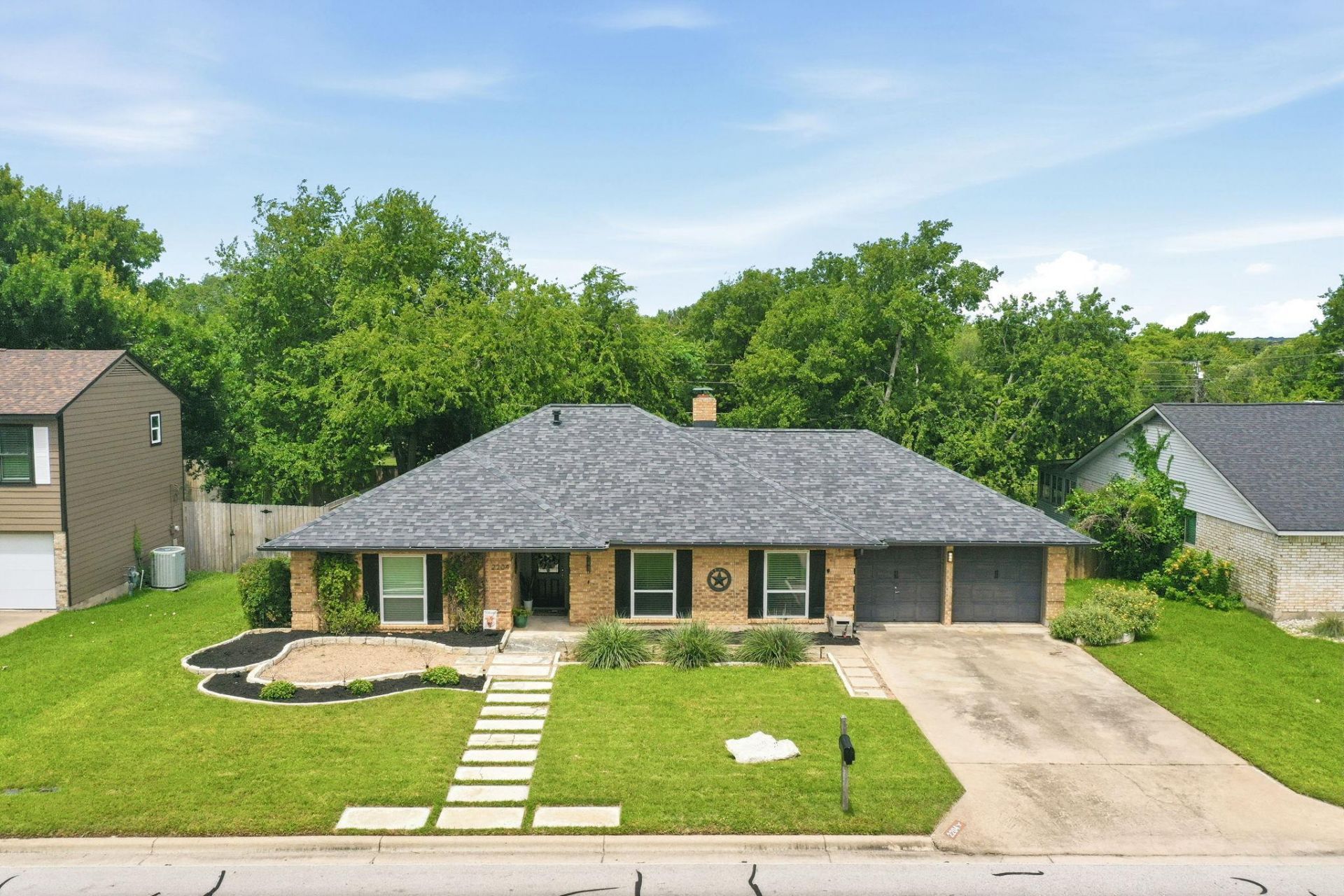 2204 Creekview Dr, Round Rock, TX 78681 Main Photo