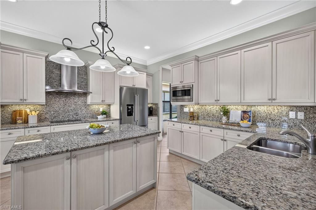 3384 Atlantic Cir, Naples, FL 34119 Photo