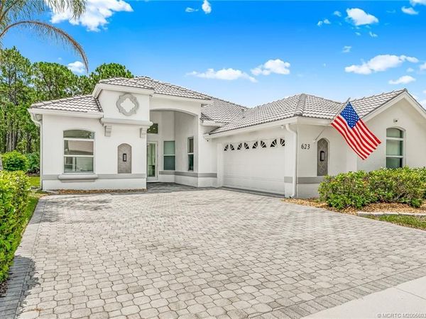 623 SW Lake Charles Circle , Port St Lucie, FL 34986