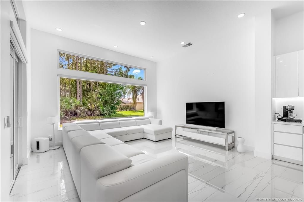 623 SW Lake Charles Circle , Port Saint Lucie, FL 34986 Photo
