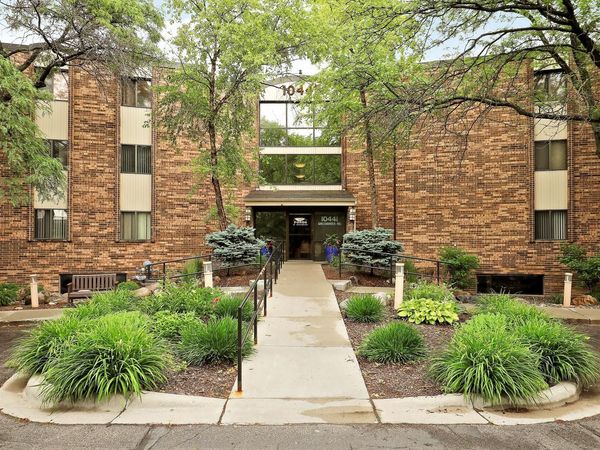10441 Greenbrier Road, Unit 222, Minnetonka, MN 55305