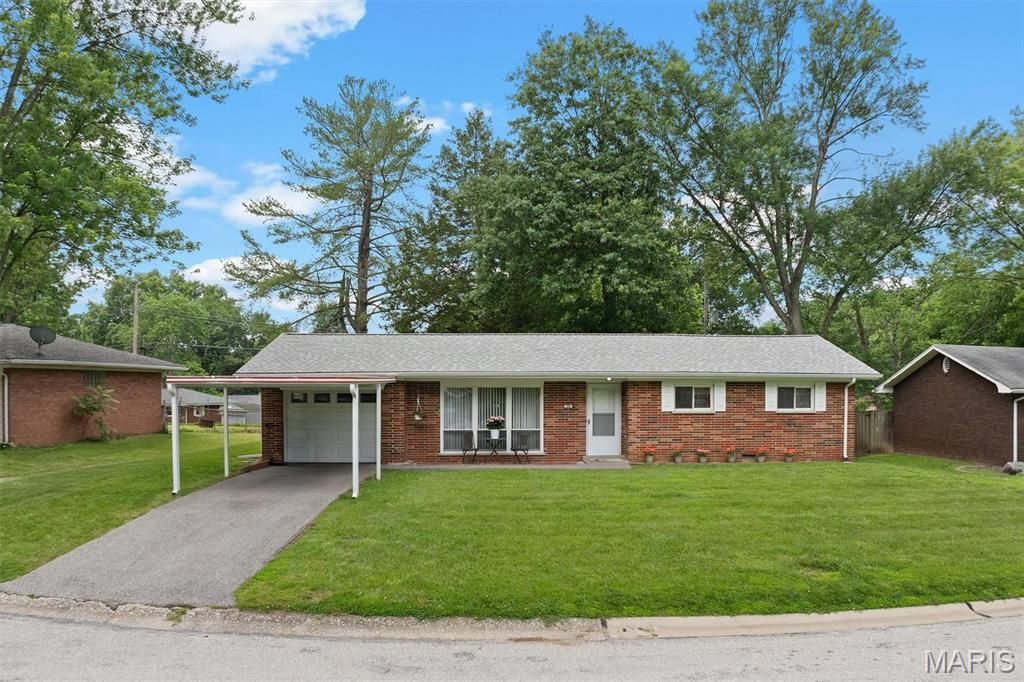 34 Fenwood Drive, Belleville, IL 62220 Main Photo