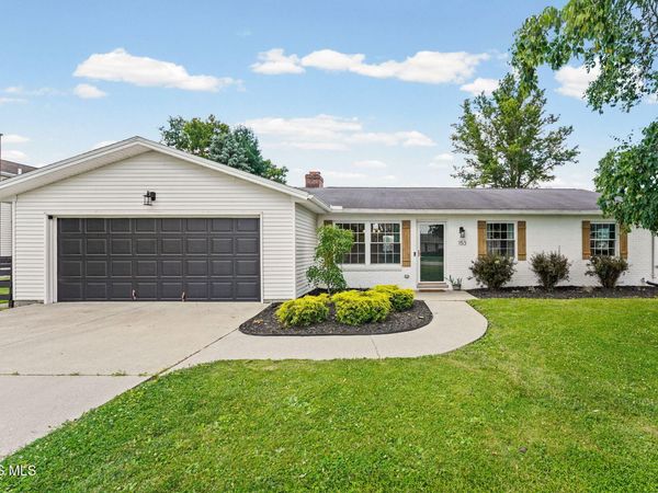 153 Thomas Drive , Fremont, OH 43420