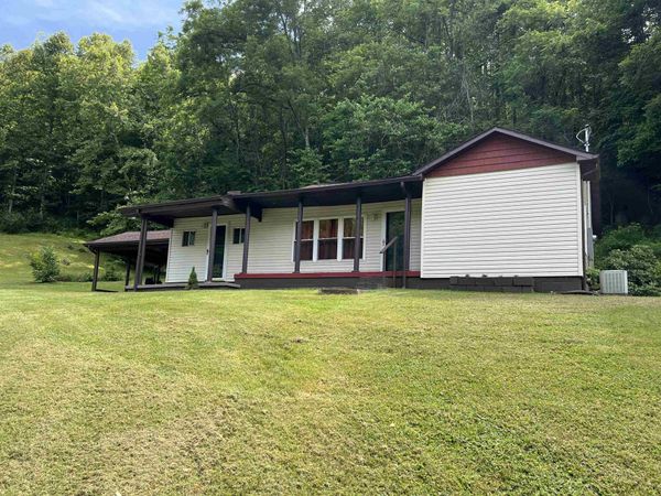 128 Genoa Hill Road, Genoa, WV 25517