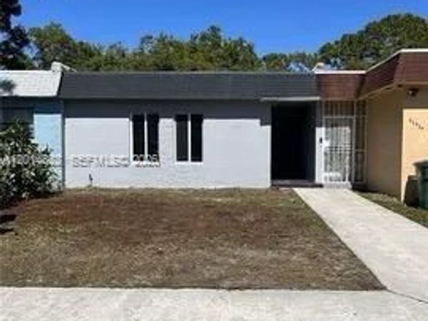 20922 NW 39th Ave , Miami Gardens, FL 33055