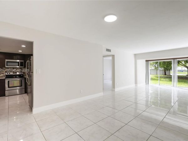 9180 Fontainebleau Blvd , Unit 103, Miami, FL 33172