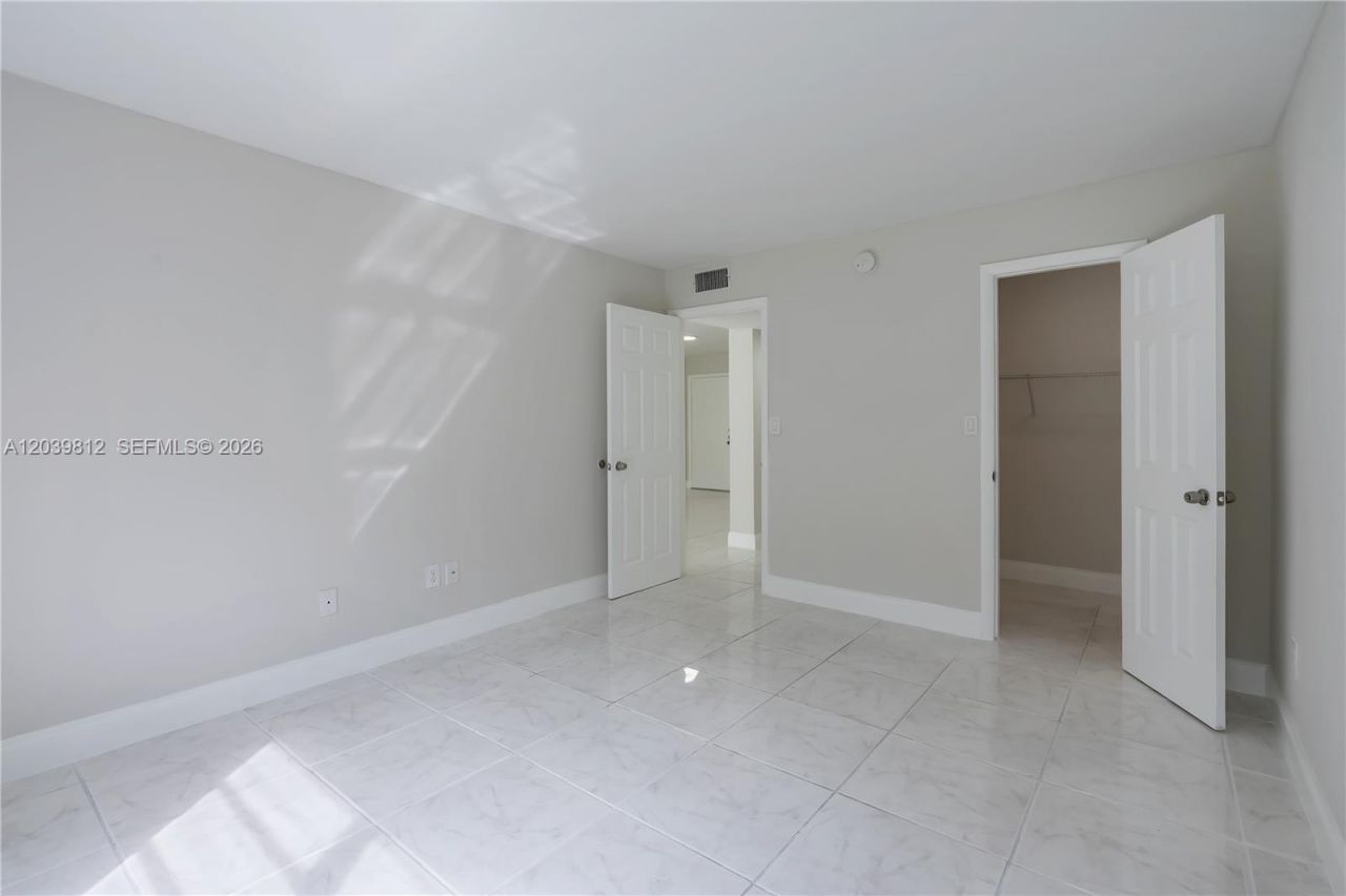 9180 Fontainebleau Blvd , Unit 103, Miami, FL 33172 Photo