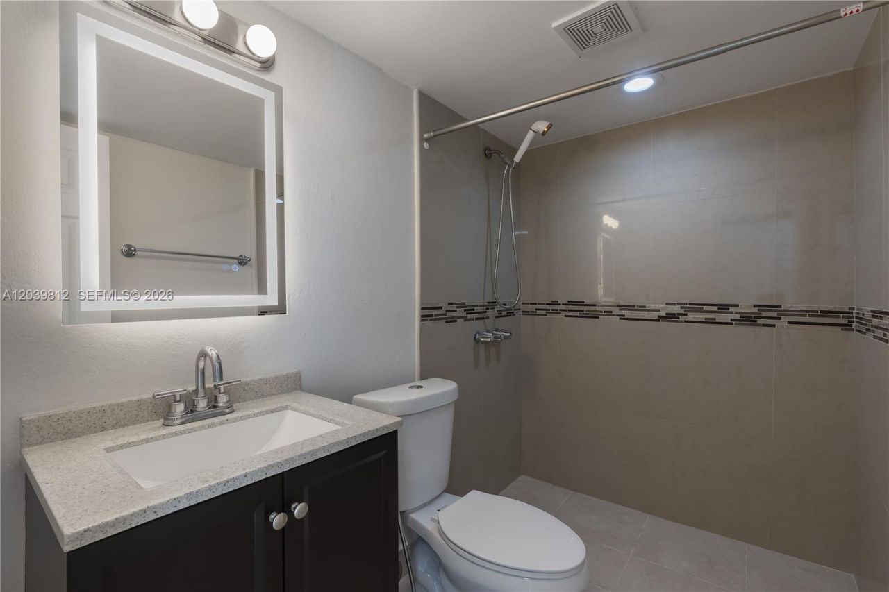 9180 Fontainebleau Blvd , Unit 103, Miami, FL 33172 Photo