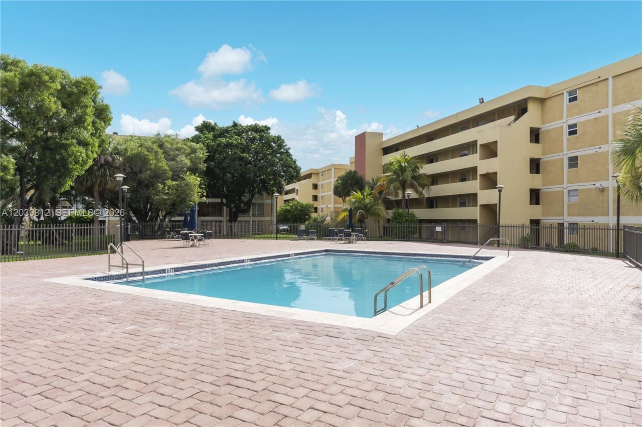 9180 Fontainebleau Blvd , Unit 103, Miami, FL 33172 Photo