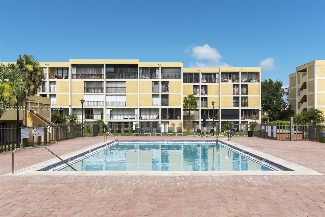 9180 Fontainebleau Blvd , Unit 103, Miami, FL 33172 Photo