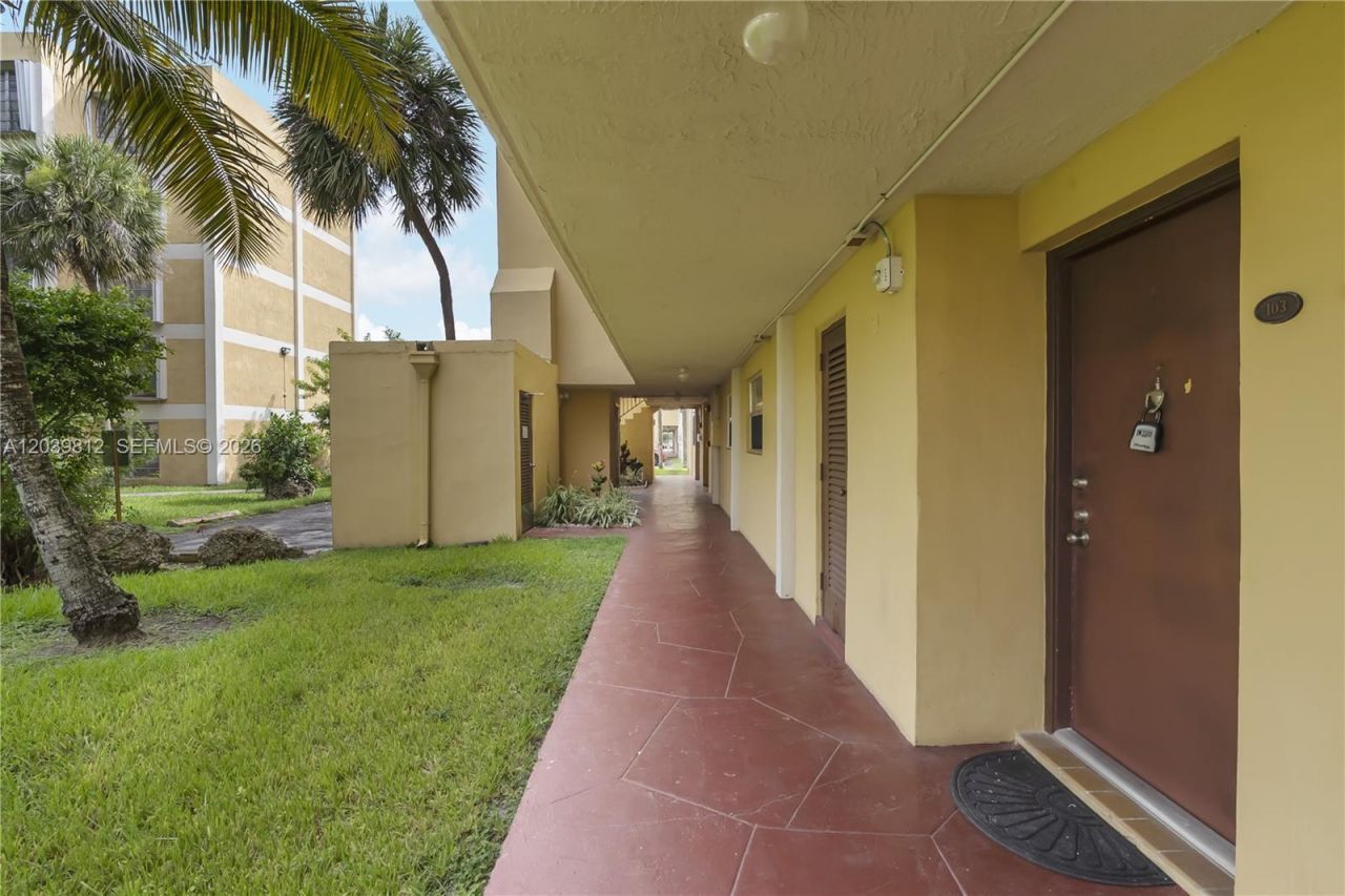 9180 Fontainebleau Blvd , Unit 103, Miami, FL 33172 Photo