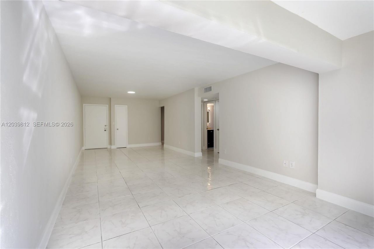 9180 Fontainebleau Blvd , Unit 103, Miami, FL 33172 Photo