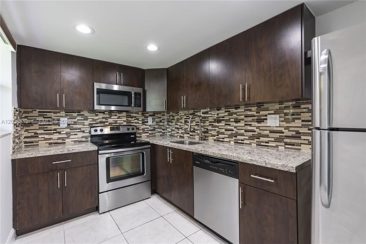 9180 Fontainebleau Blvd , Unit 103, Miami, FL 33172 Photo