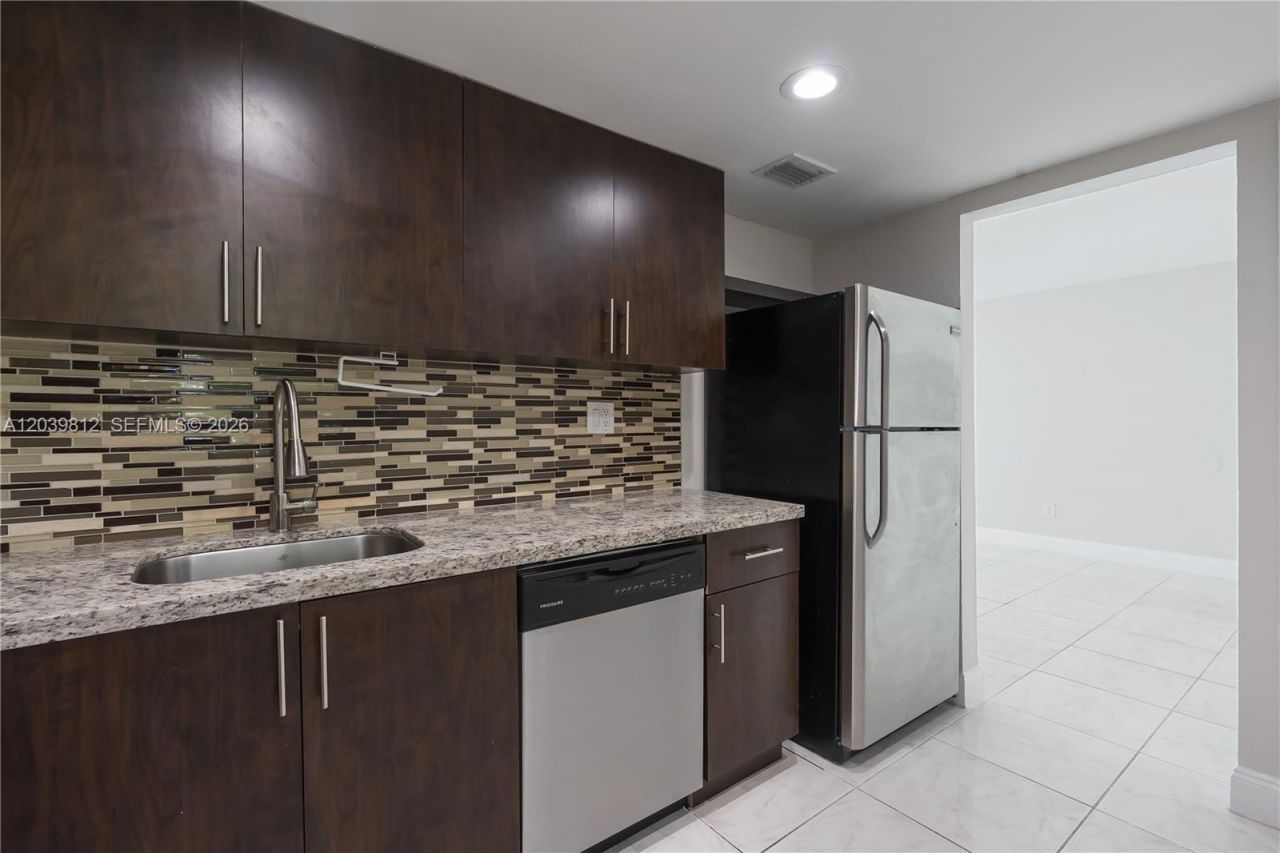 9180 Fontainebleau Blvd , Unit 103, Miami, FL 33172 Photo